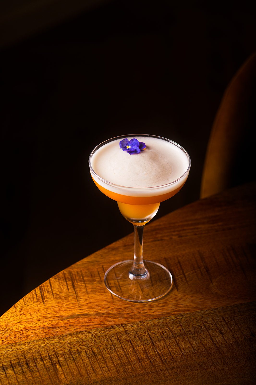 Cocktail signature du Beau Rivage, mousse et pensée